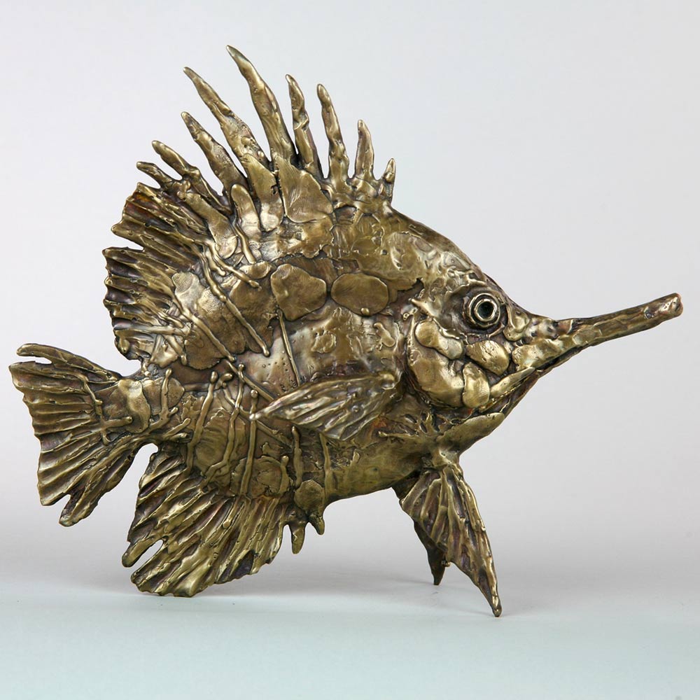 Andrzej Szymczyk sculpture at Norton Way Gallery Hertfordshire. This beautiful marine sculpture is created in foundry bronze by artist Andrzej Szymczyk. It depicts a powerful freestanding fish in a traditional bronze patina.