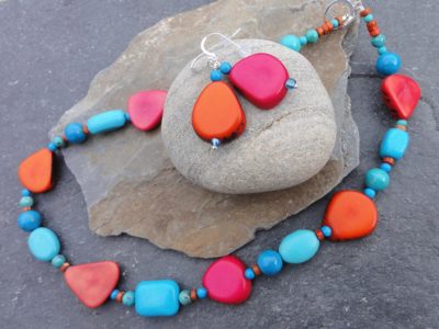 Sarh Cain Art Jewellery at Norton Way Gallery, Hertfordshire. This beautiful combination of Tagua slices and semiprecious stone necklace is handmade by Sarah Cain. It is accompanied here, by a complementing pair of Tagua earrings.