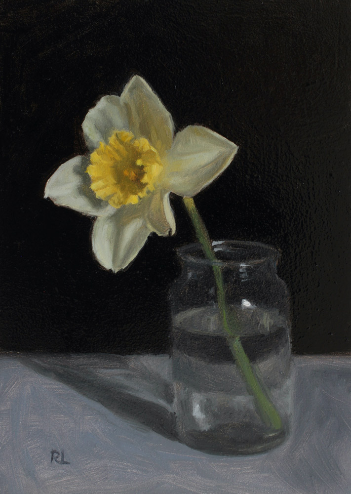 Rosemary Lewis at Norton Way Gallery, Hertfordshire. This original artwork by British artist, Rosemary Lewis is painted in oils. It depicts a single pale dafodil in a glass jar. This original painting is framed in a hand painted, off white frame.