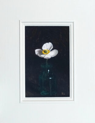 Rosemary Lewis at Norton Way Gallery, Hertfordshire. This original artwork by British artist, Rosemary Lewis is painted in oils. It depicts beautiful, single white anemone flower in a glass jar. This original painting is framed in a hand painted, off white frame.