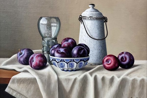 Anne Songhurst Art at Norton Way Gallery Hertfordshire. This beautiful oil painting is an original artwork by artist Anne Songhurst. It depicts a group of plums with a Delft bowl.